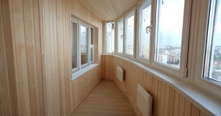 Отделка, остекление, утепление балконов в Новоалтайске от 207 руб. м/2.